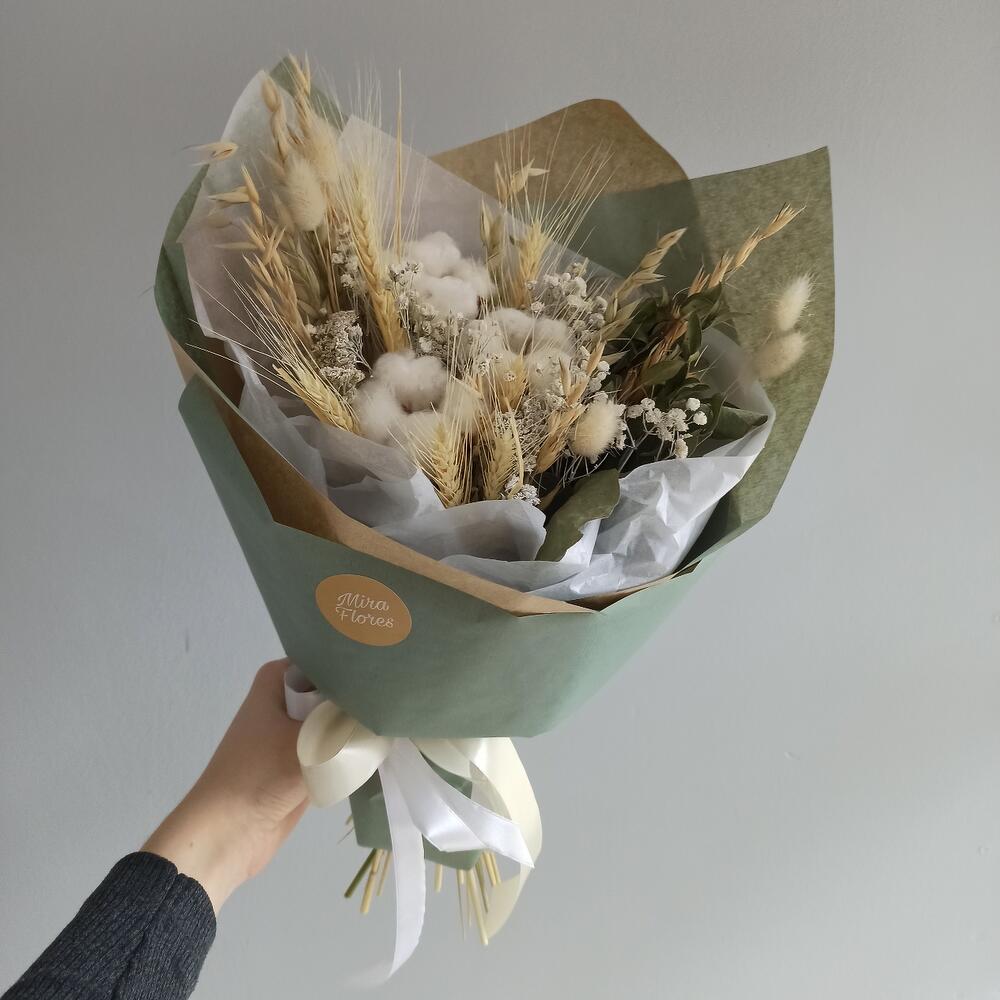 Букет из хлопка, эвкалипта, гипсофилы, колосков