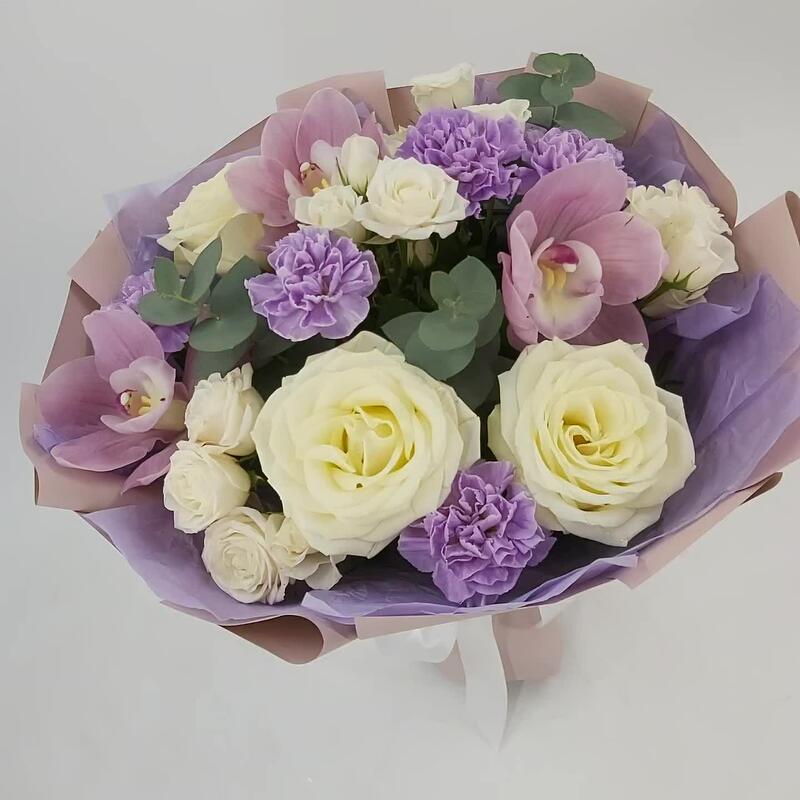 Букет с орхидеями, розами и лунными гвоздиками Марсель