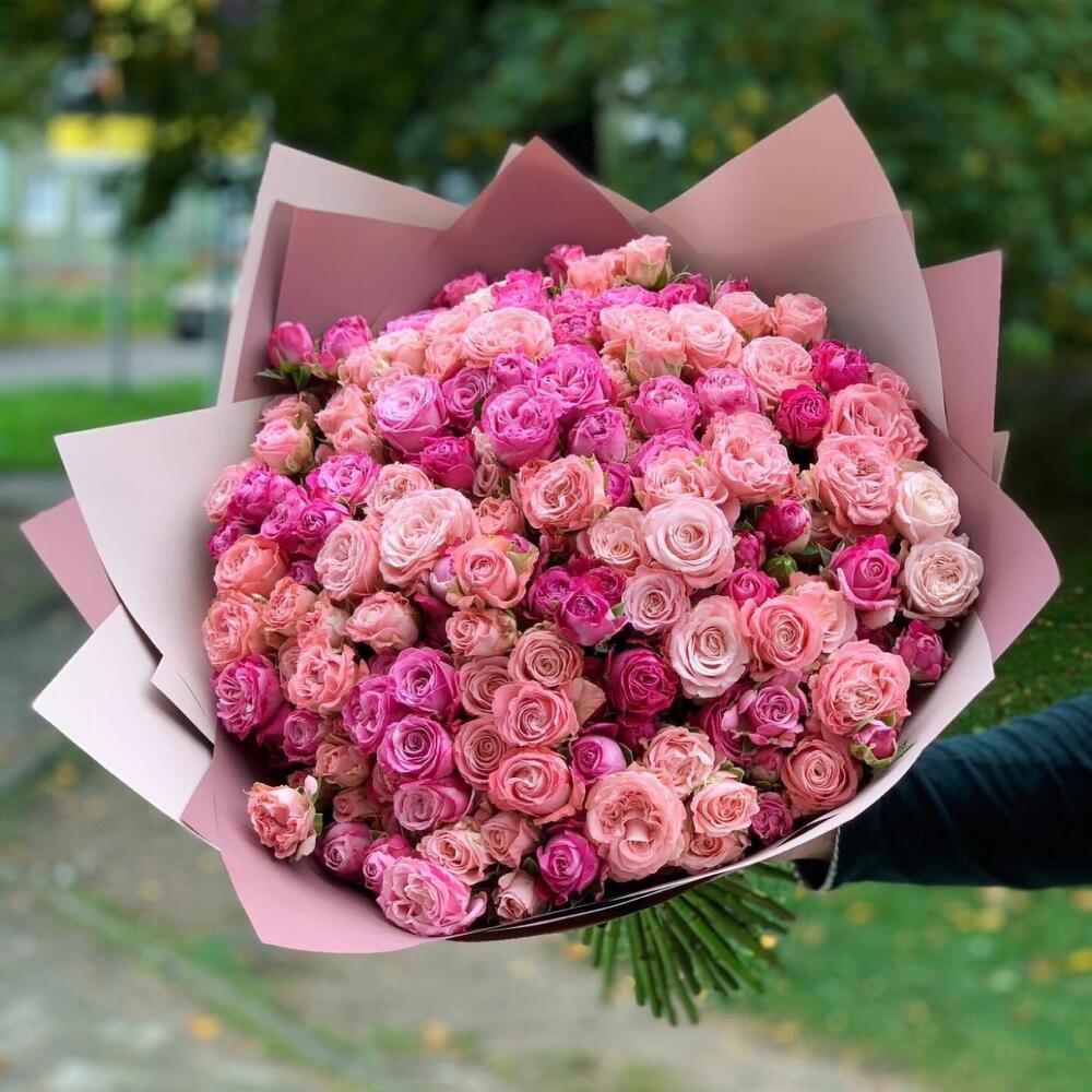 Букет из 51 Кустовой розы Мисти Баблс