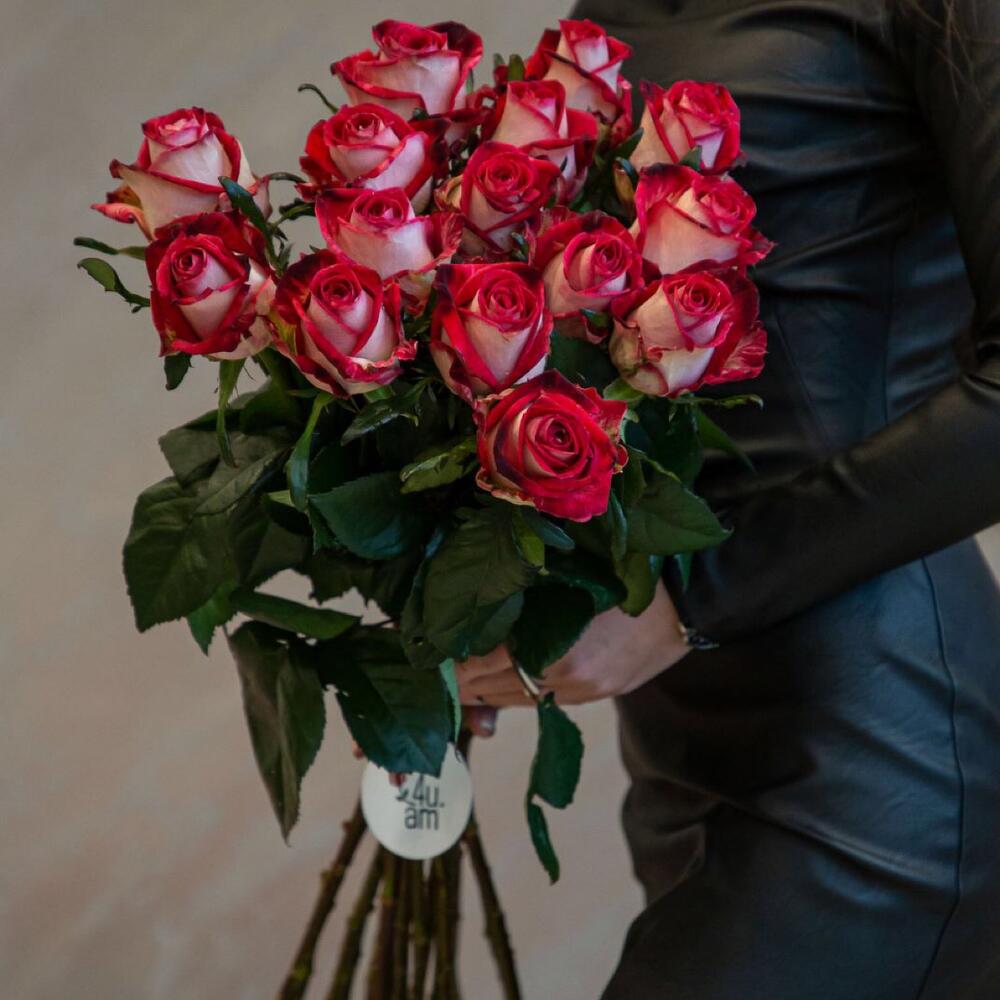 Розы «B-Tween» 15 шт,  80см