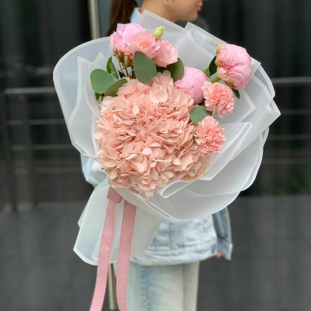 БУКЕТ ИЗ ПИОНОВ И ГОРТЕНЗИИ