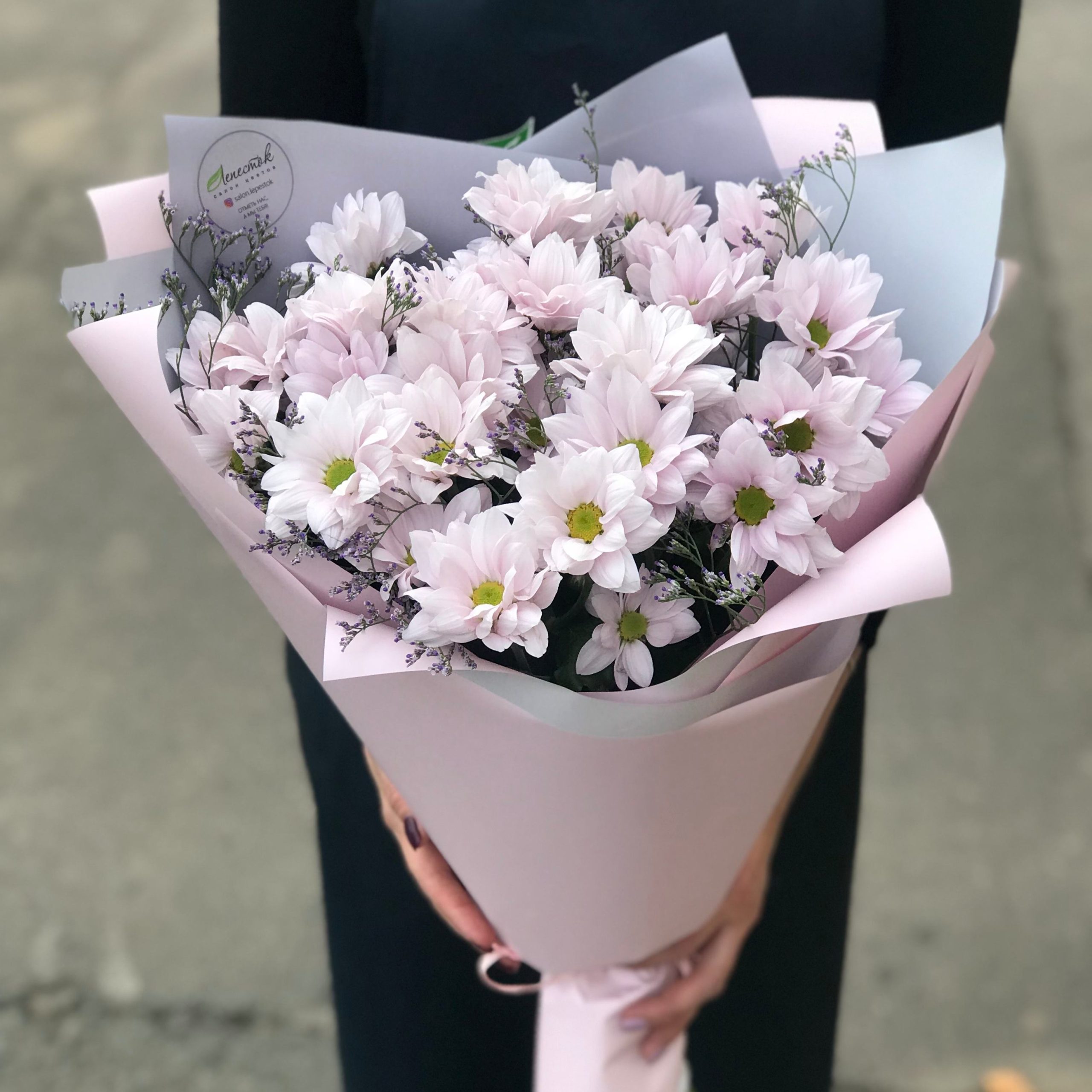 Нежный букетик из хризантемы Софтон и лимониума